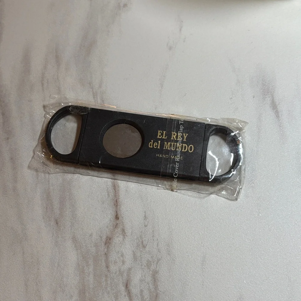 El Rey del Mundo Cigar Cutter